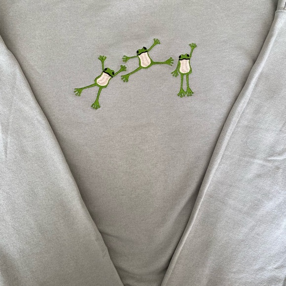 frog lover’s Embroidered Sweatshirt - Picture 2 of 3